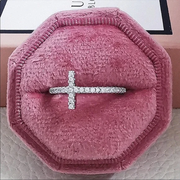 New Women’s 925 Silver Cross Diamond Ring - Picture 2 of 3